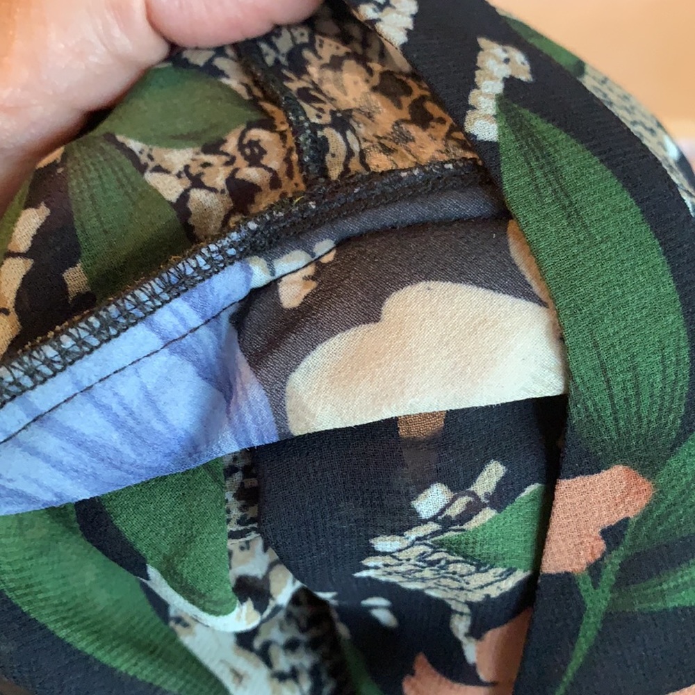 Cabi#3762 snake/floral top Small - Picture 7 of 10